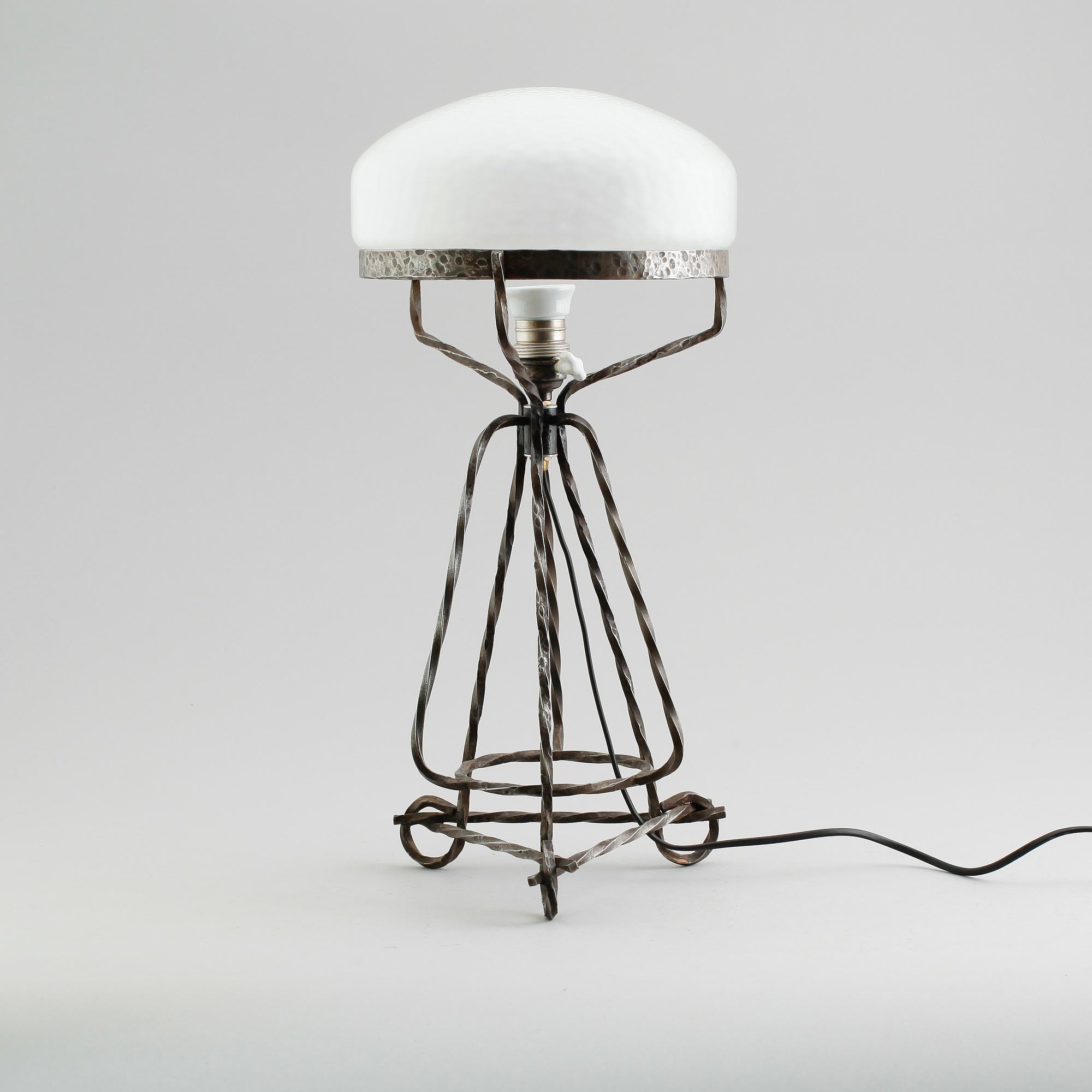 BORDSLAMPA, smide, 1900-talets första hälft.