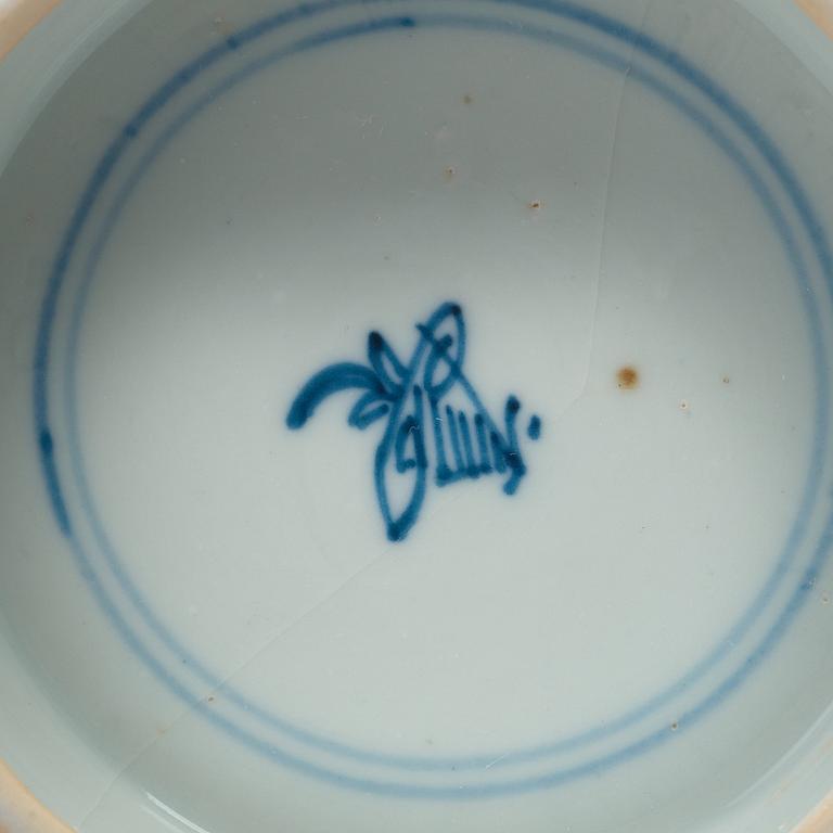 A blue and white bowl, Qing dynasty, Kangxi early 18th Century.