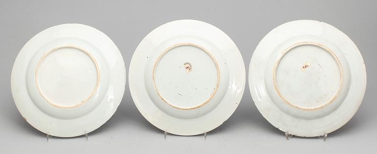 TALLRIKAR, 3 st, porslin, Kina, 1700-tal.