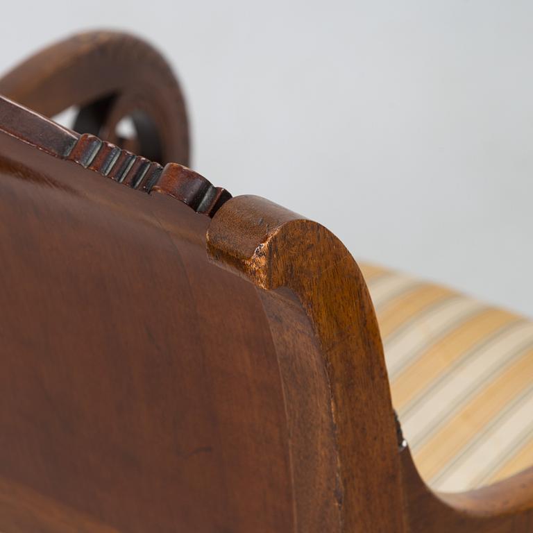 Karmstolar, ett par, biedermeierstil, 1920-30-tal.