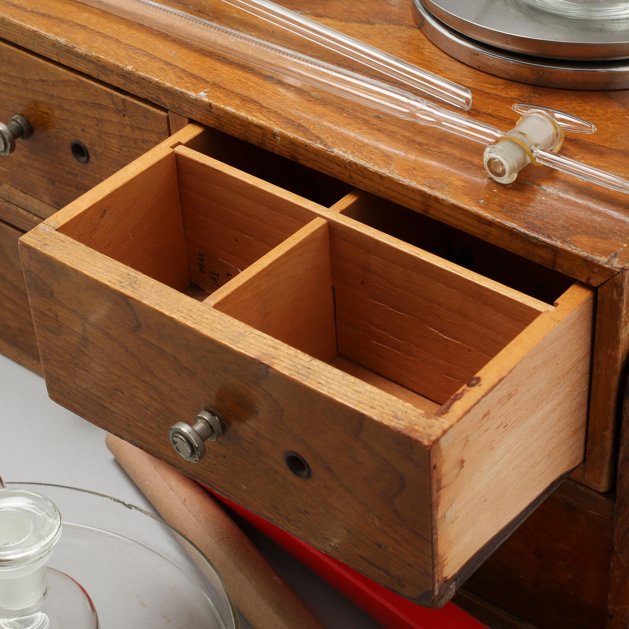 22 parts of laboratory equipment from the 20th century.