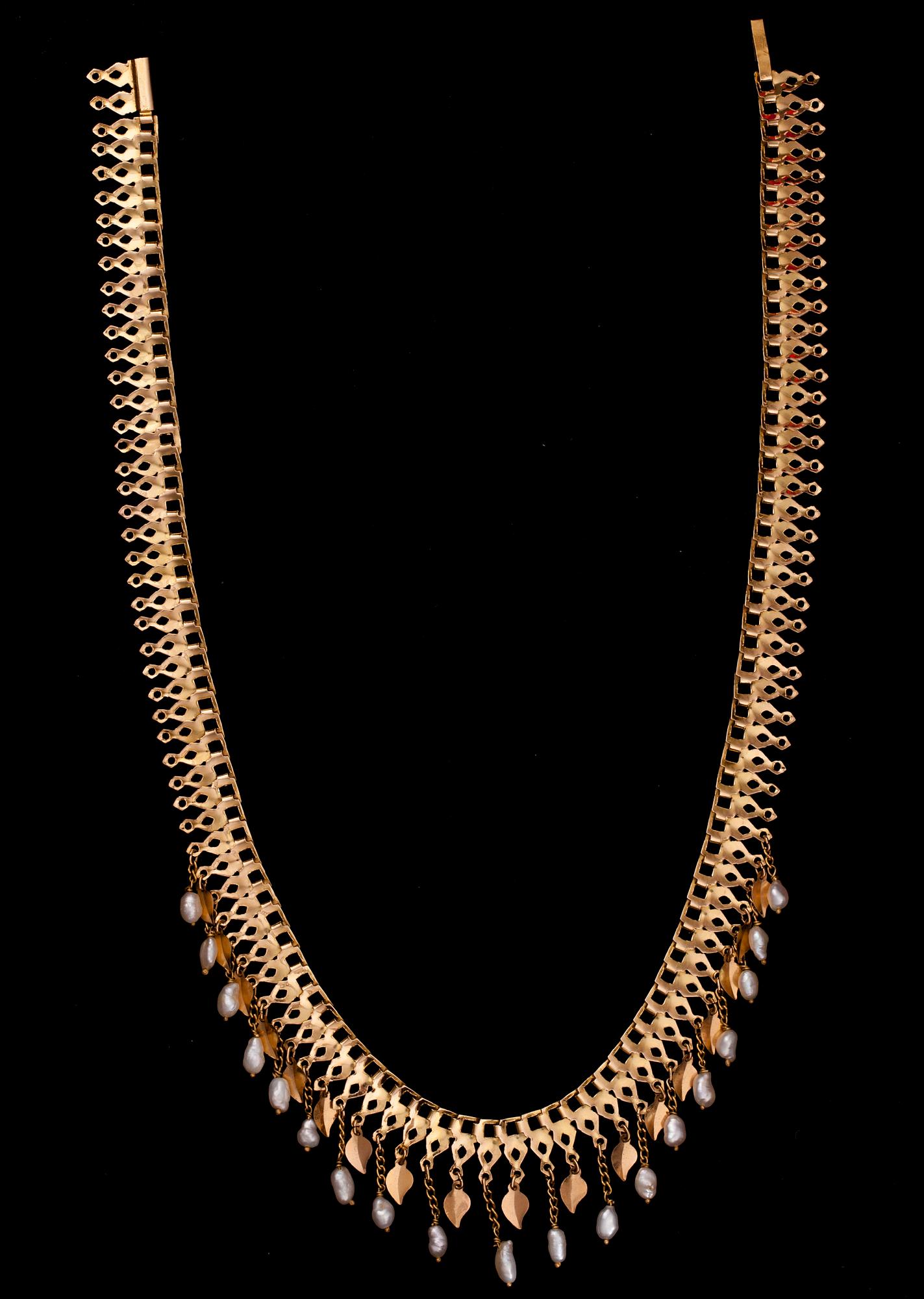 HALSBAND, 18K guld, pärlor. Vikt ca 26 g.