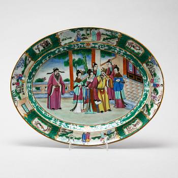 A pair of chinese porcelian plates from the late 19th century.