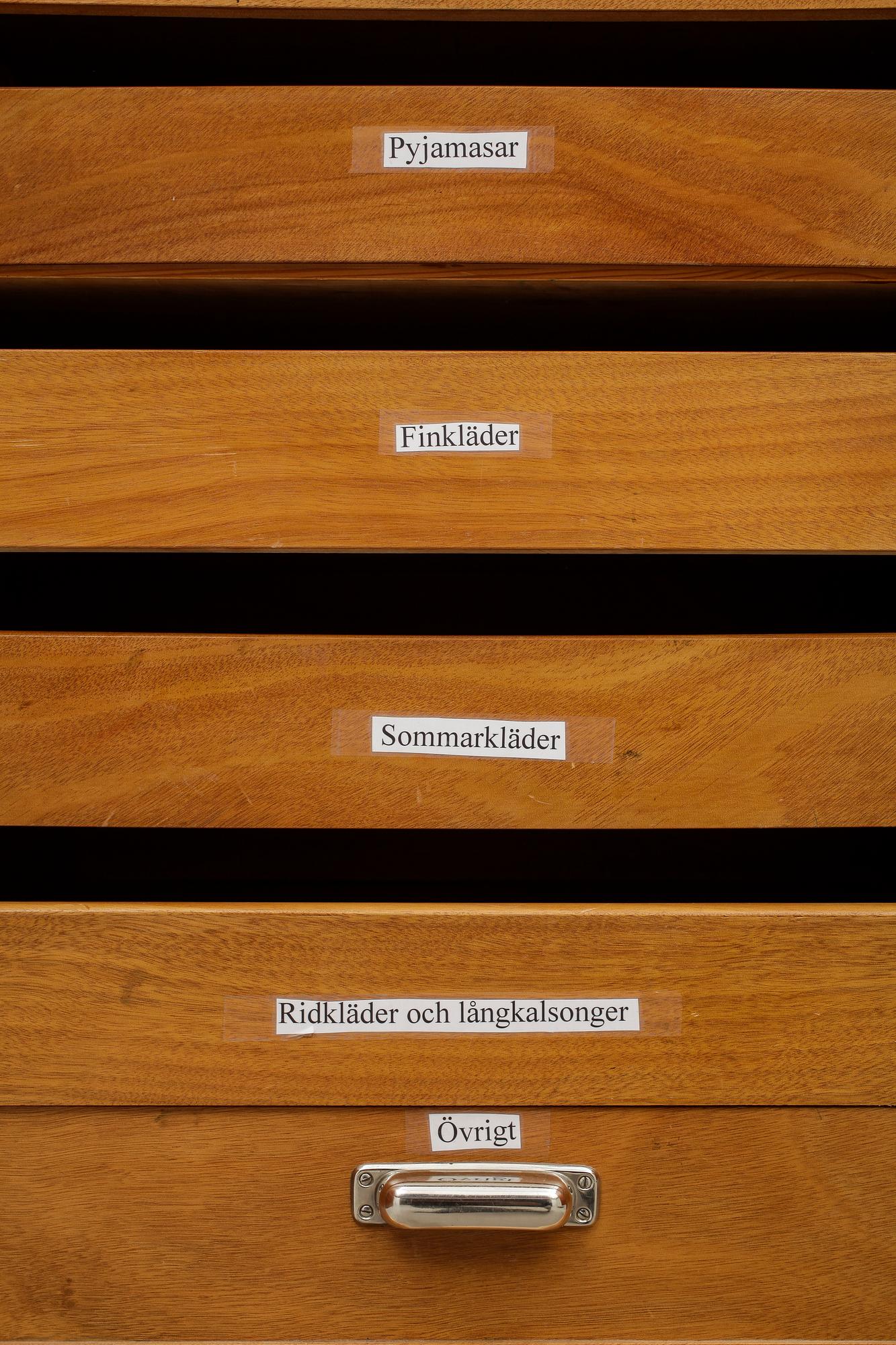 KLÄDSKÅP, funkis, 1930/40-tal.