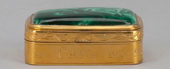 DOSA, malakit samt förgylld mässing, dat. 1850.