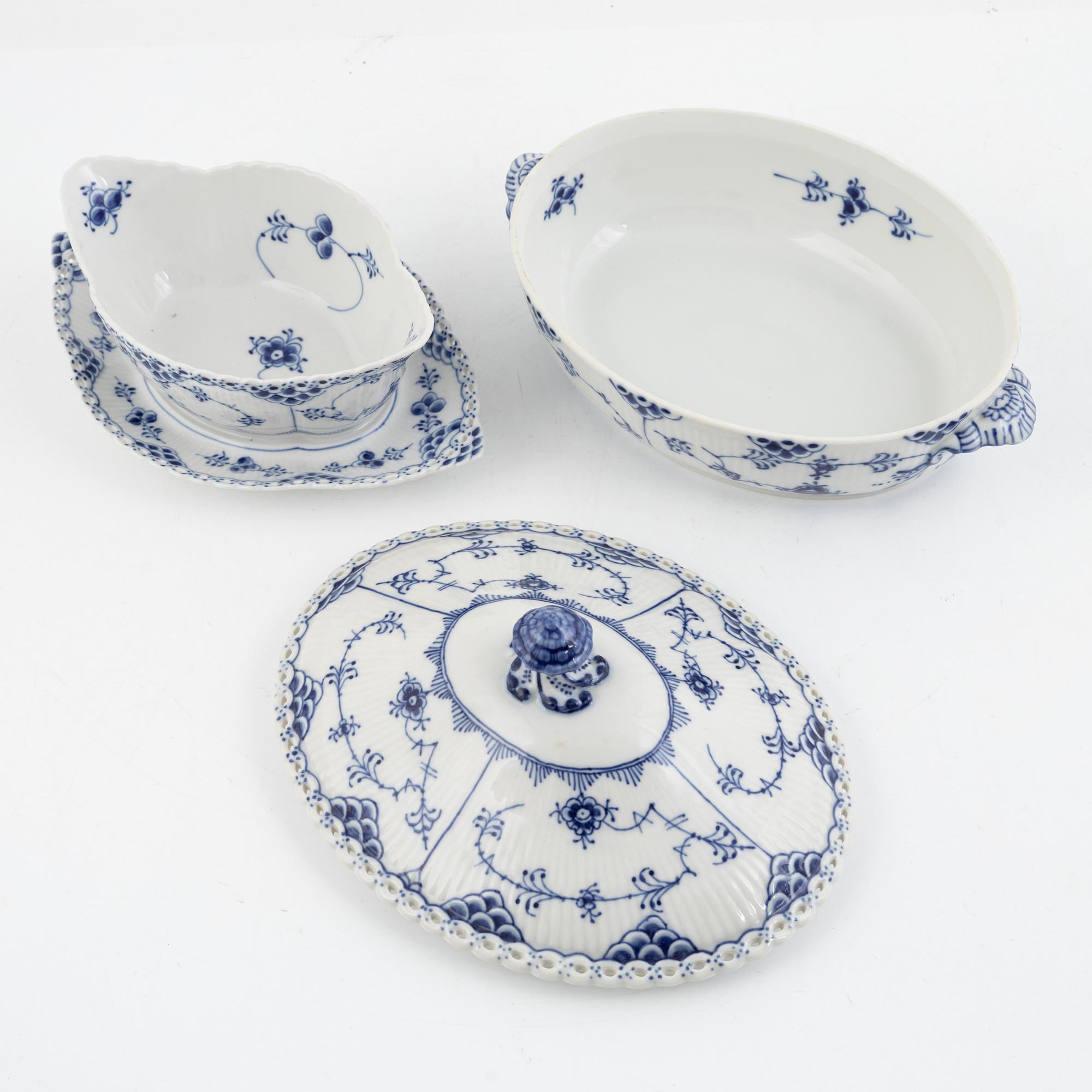 Royal Copenhagen, matservis, 41 delar, "Musselmalet Helblonde", Danmark.