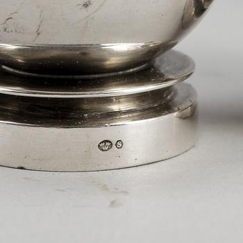 KRYDDKAR, ett par, silver, "Pyramid" Harald Nielsen, Georg Jensen, Danmark. Total vikt.