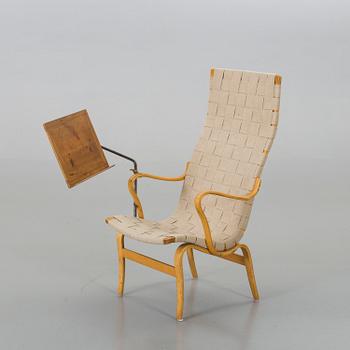 BRUNO MATHSSON - FÅTÖLJ, 'Eva, hög', med läsbord, 1950-60-tal.