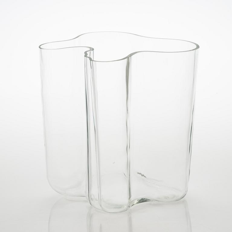 Alvar Aalto, a '3031' vase signed Alvar Aalto 50/1986.