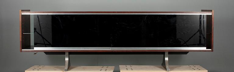 VITRIN, glas samt trä, troligen Paul Boman 1960/1970-tal.