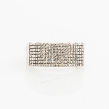 Ring, 18k white gold with octagon-cut diamonds.