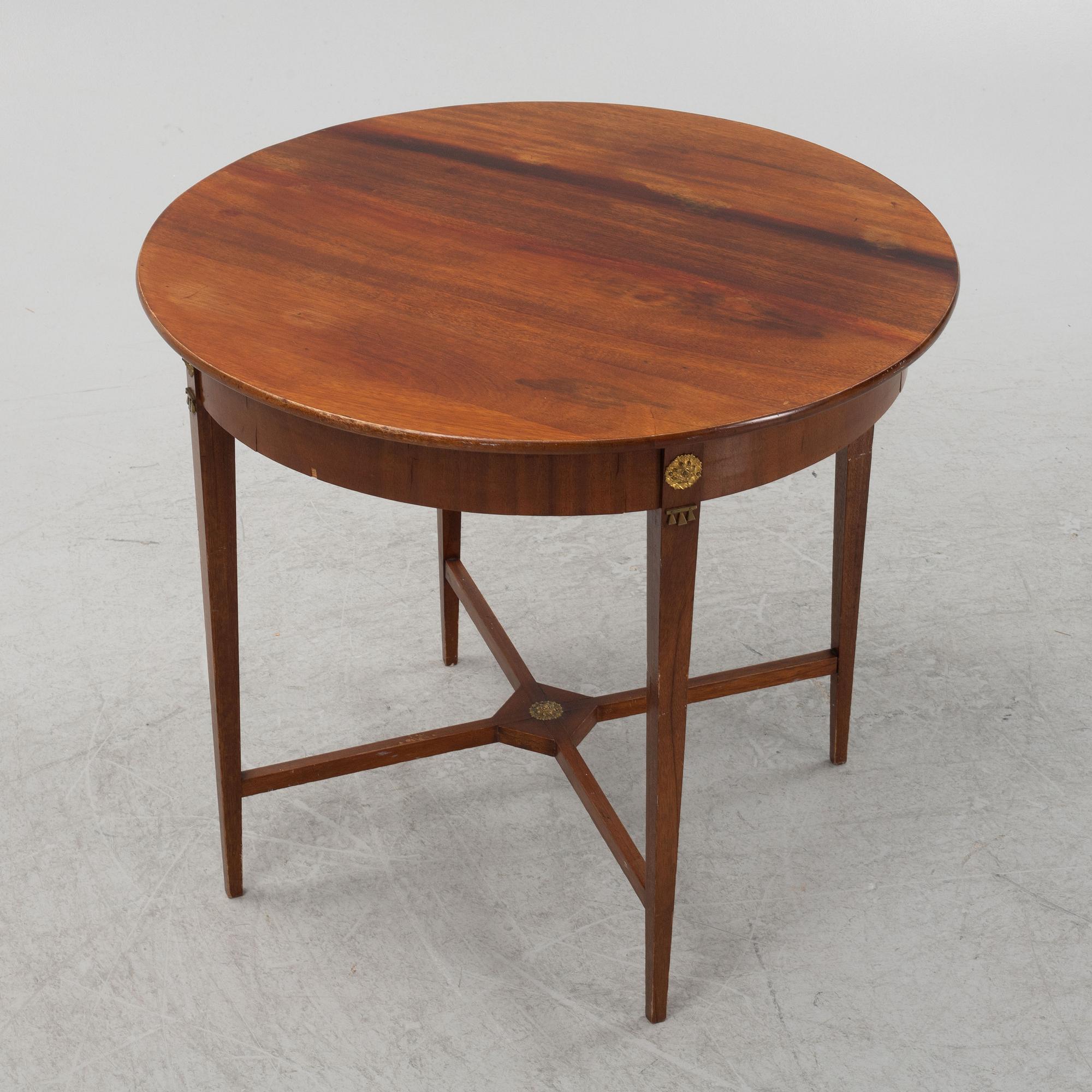 A mahogany veneered table, late 19th century.
