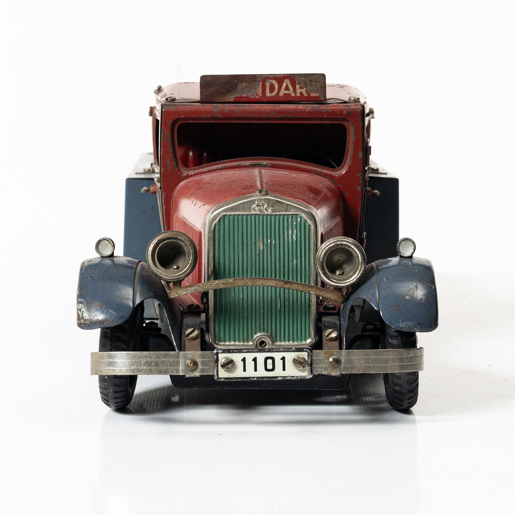 Märklin, "Standard" tank truck. Germany, 1930s.