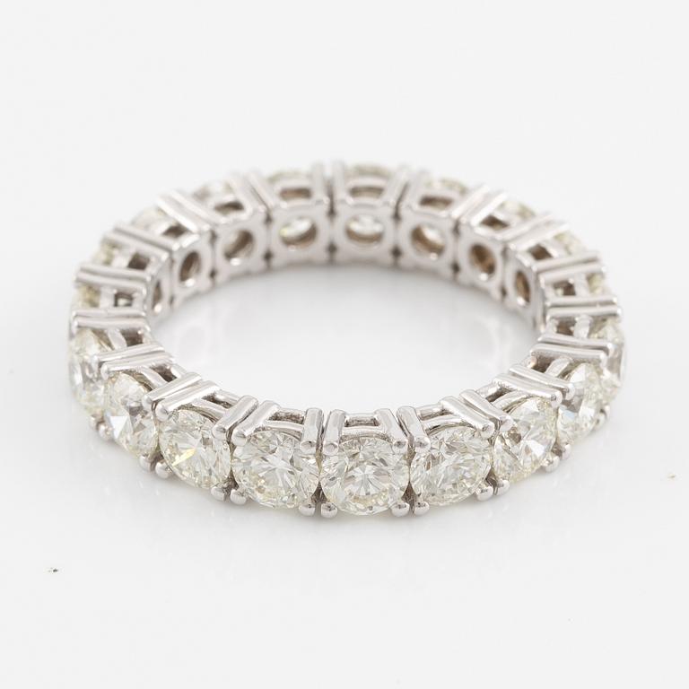 Ring helallians, 18K vitguld med briljantslipade diamanter.