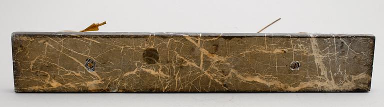 SKULPTUR, marmor och förgylld metall, 1900-talets mitt.