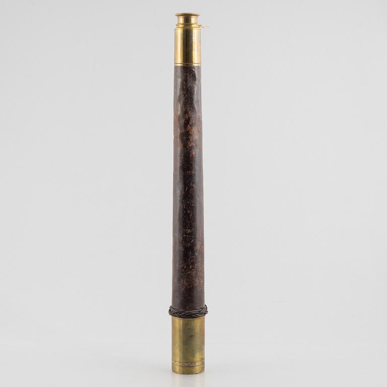 A marine telescope by Raynolds & Son, London, England, late 19thcentury.