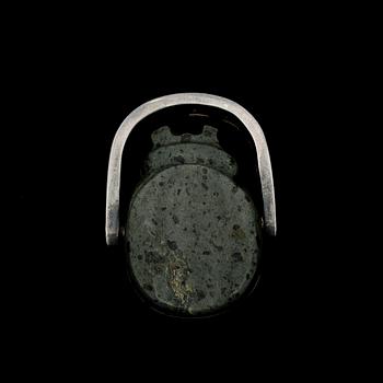 BERTEL GARDBERG, sormus, vihreä vulkaaninen kivi, hopeaa. 1987.