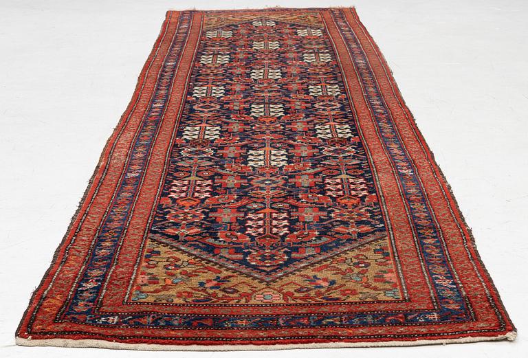 Gallerimatta, antik/semiantik Malajir, ca 365 x 105 cm.
