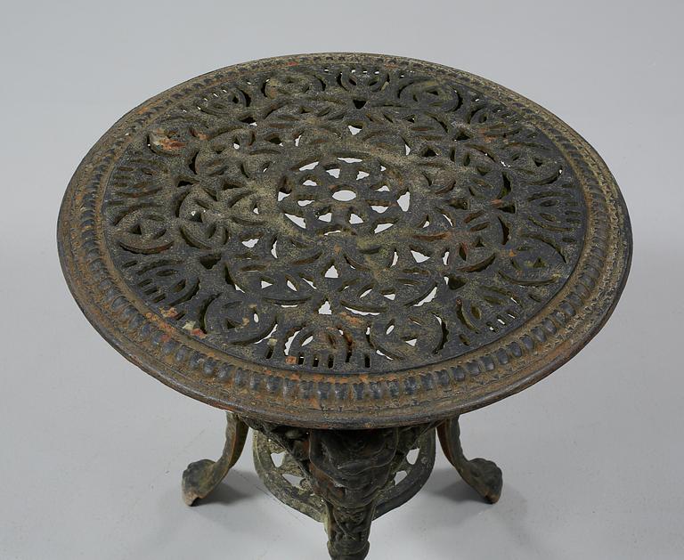 TRÄDGÅRDSBORD, gjutjärn, 1900-tal.