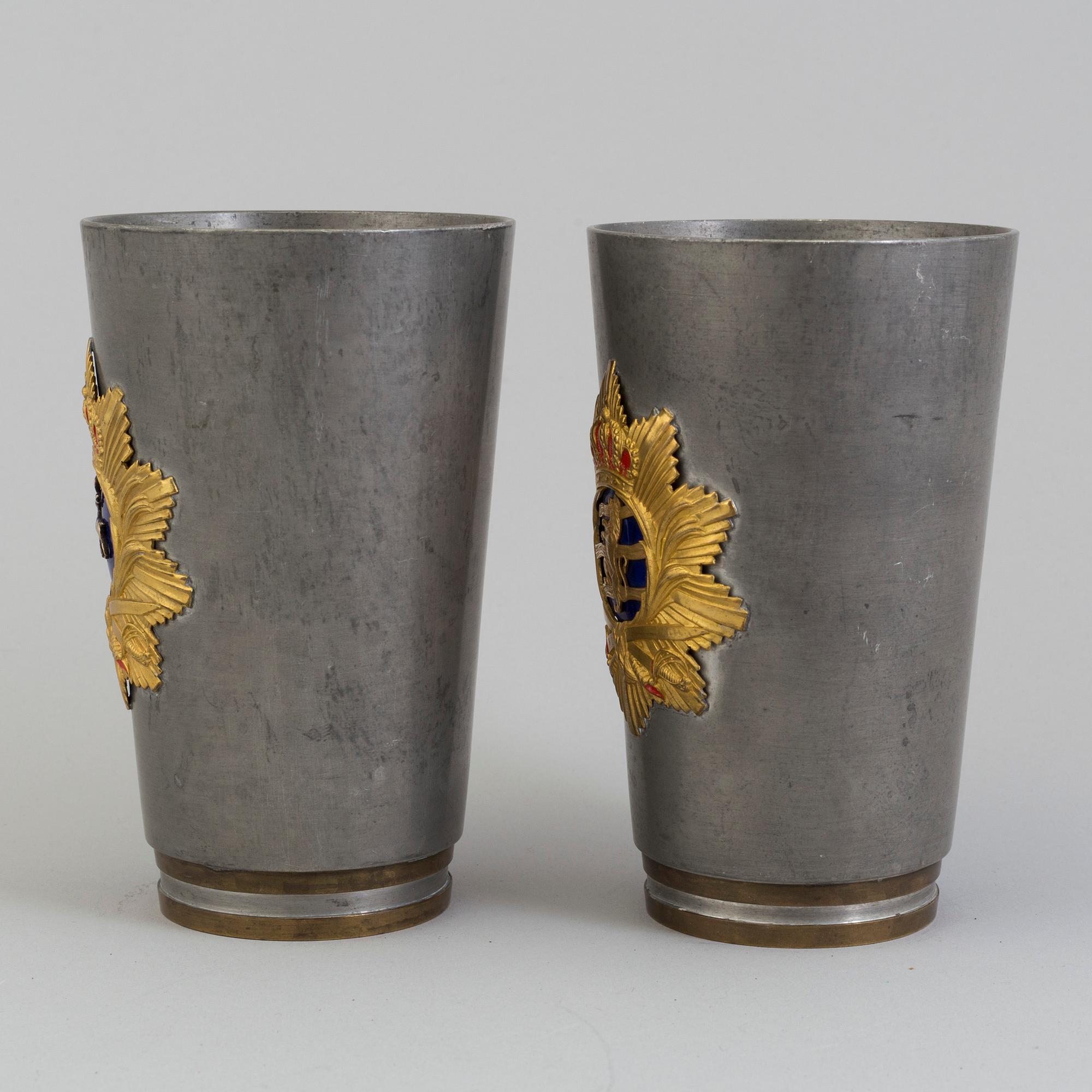 BÄGARE, två stycken, Firma Svenskt Tenn, senare dekorerade med kartuschplåtar, daterade 1930.