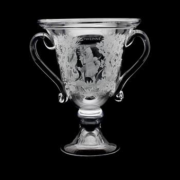 PRAKTURNA, glas, "Linnéskålen", Lisa Bauer, Kosta, signerad, numrerad 105/225 och daterad 1978.