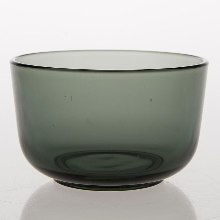 A glass jug 5601 and a bowl by Kaj Franck and seven  glasses from Nuutajärvi, Mid and latter half of the 20th Century.