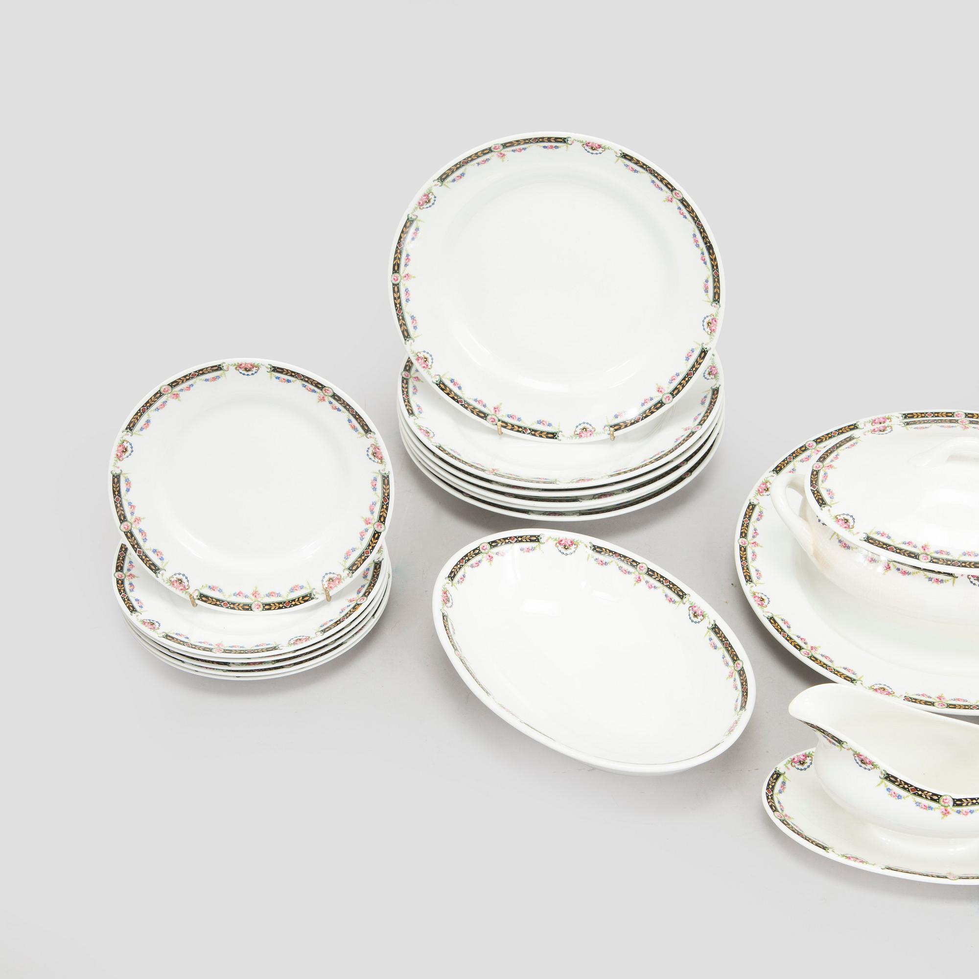 Arabia, Dinner Set, 31 pieces, early 20th century.