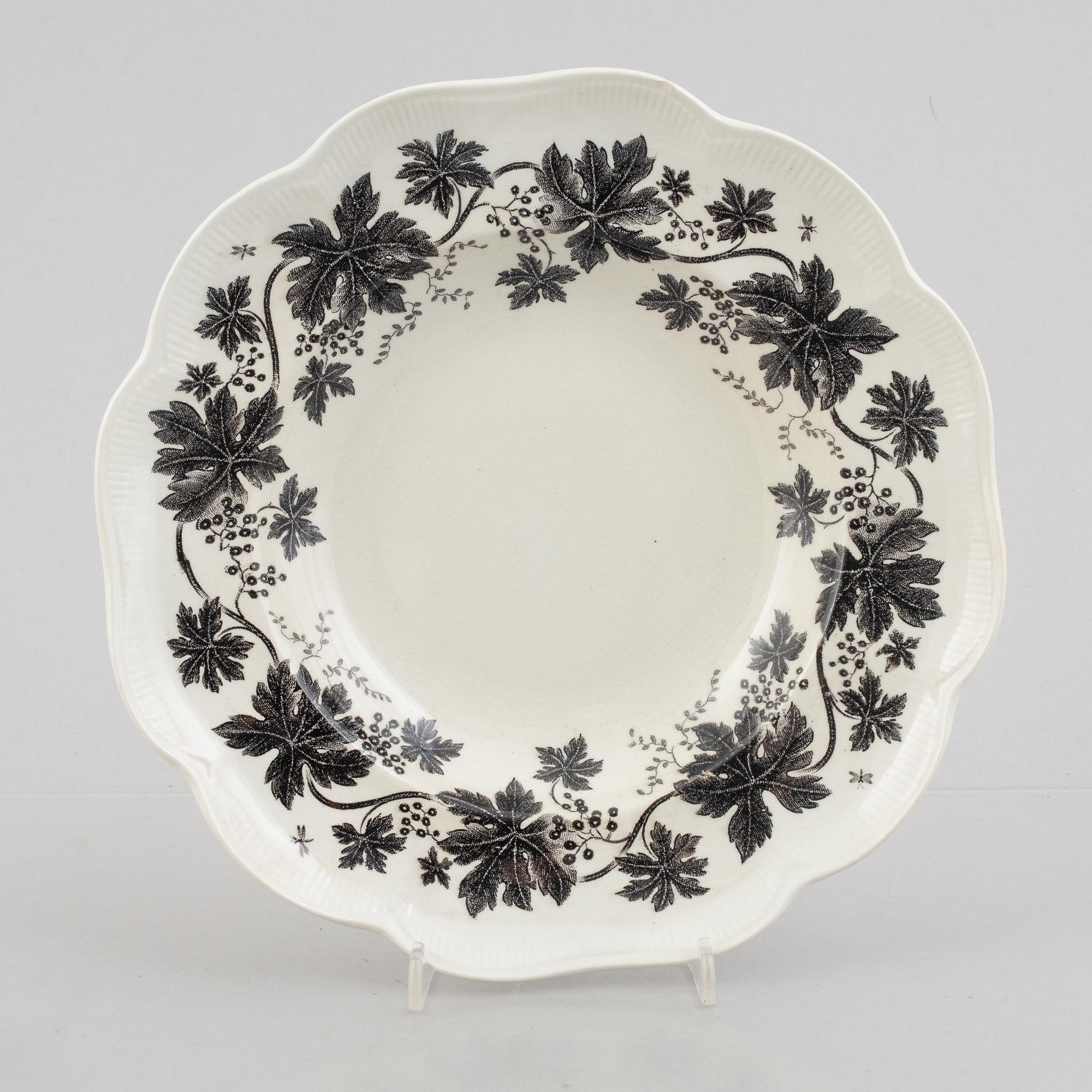 Arthur Percy, 57 pieces of a "Vinranka" creamware service, Gefle, Sweden, first half of the 20th century.