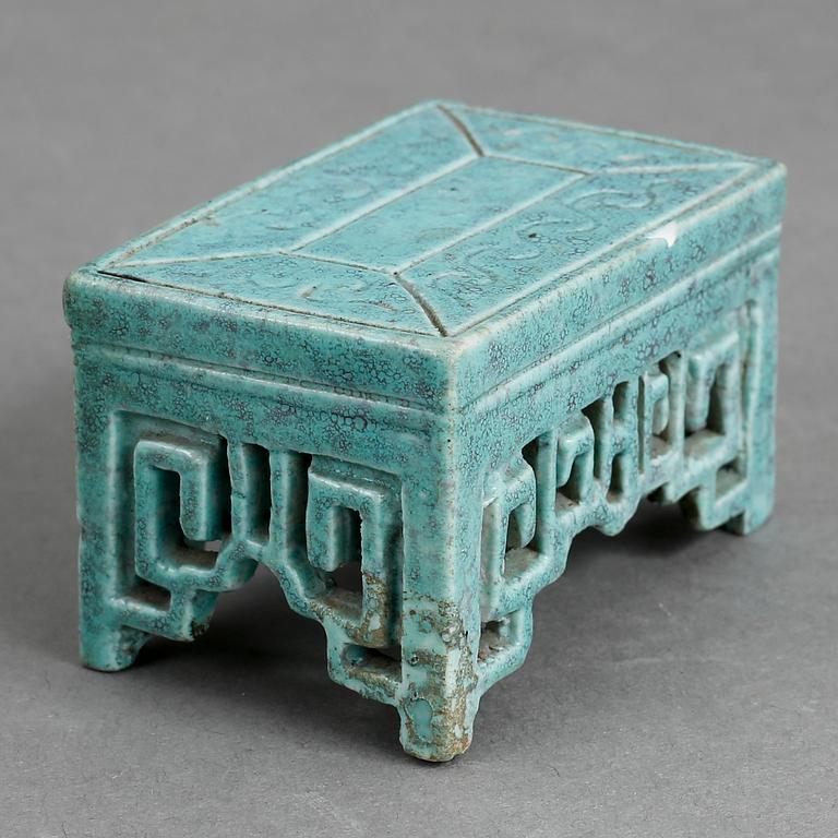 MINIATYRBORD, porslin, Kina 1900-talets första hälft.