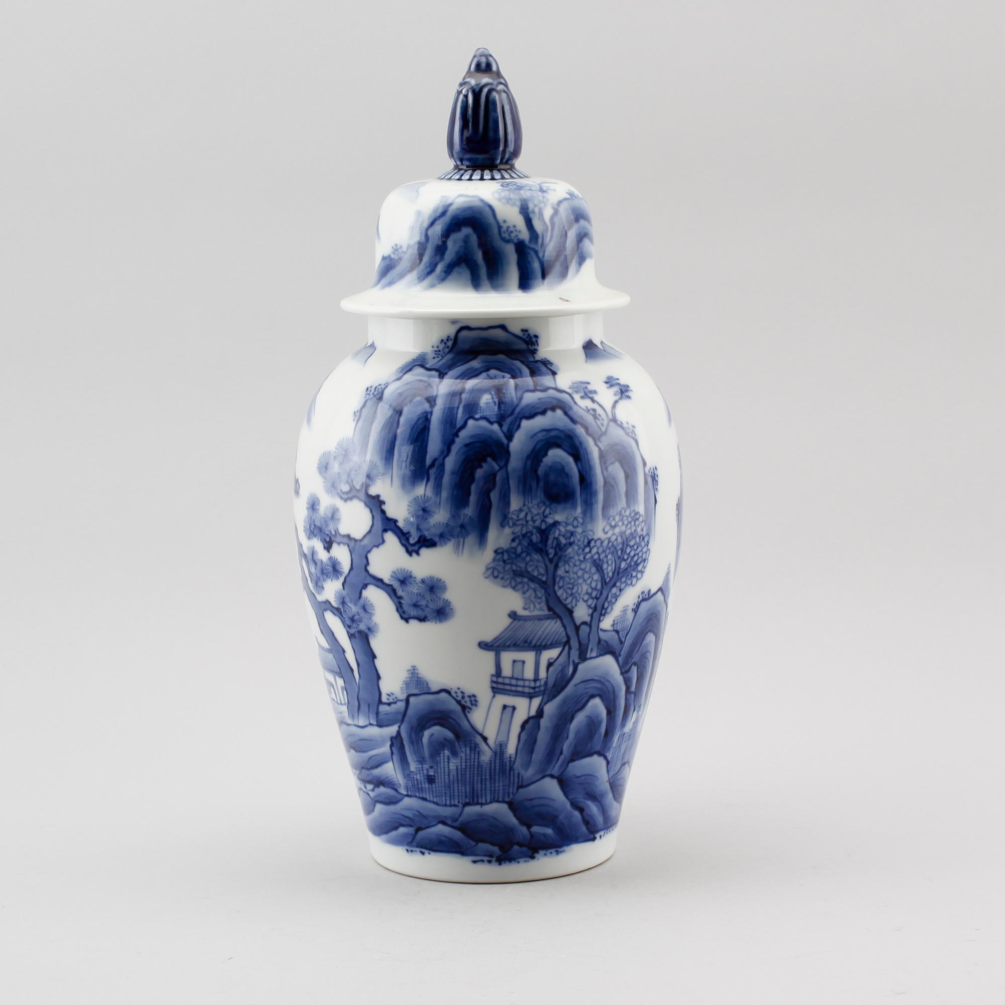 LOCKURNA, porslin; Kina, 1900-tal.