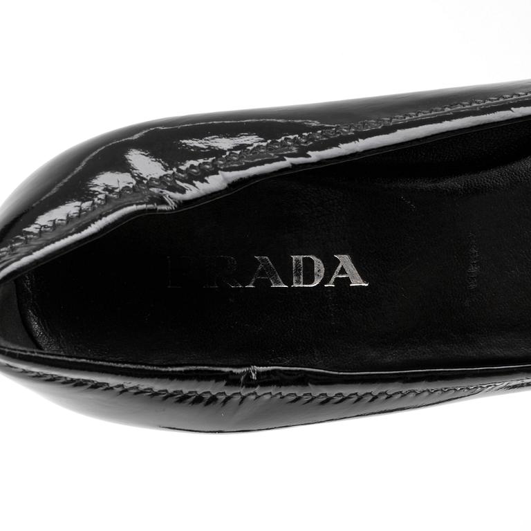 PRADA, ett par pumps. Storlek 37,5.