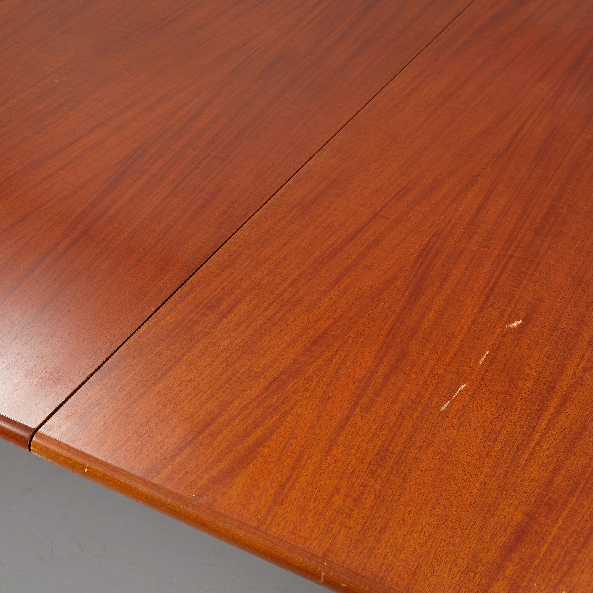 Dining table, Directoire style, "Gala", AB H Westerberg, second half of the 20th century.