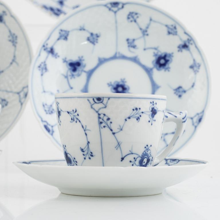 Dining and coffee service, 114 pieces, "Musselmalet", porcelain, Bing & Gröndahl and Royal Copenhagen, Denmark.