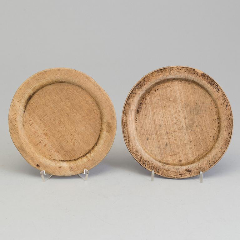 TRÄTALLRIKAR, 7 st, 1800-tal.