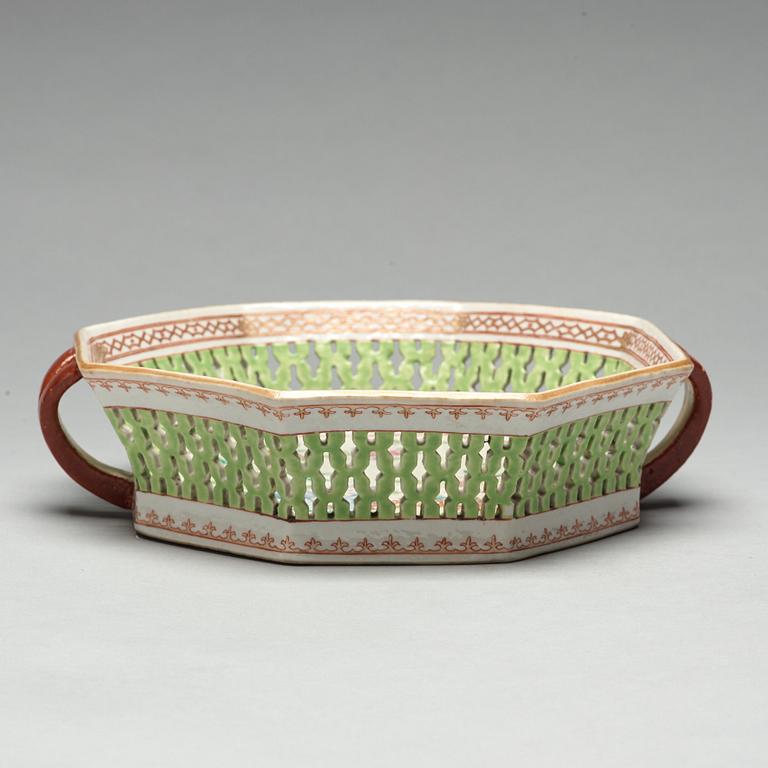A large famille rose chesnut basket, Qing dynasty, 18th century.