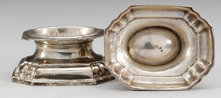 SALTKAR, ett par, silver. Nürnberg 1700-talets förra hälft (1).