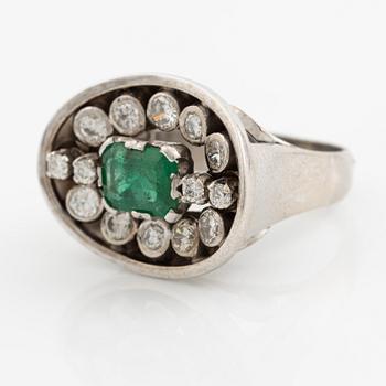 Ring, 18K white gold with an emerald-cut emerald and brilliant-cut diamonds.