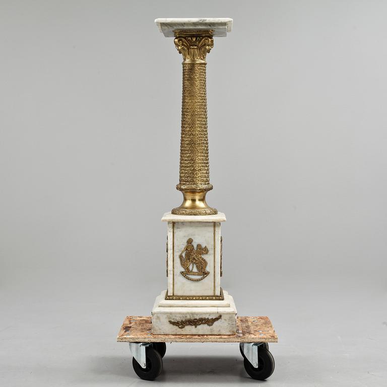 PIEDESTAL, empirestil, 1900-tal.