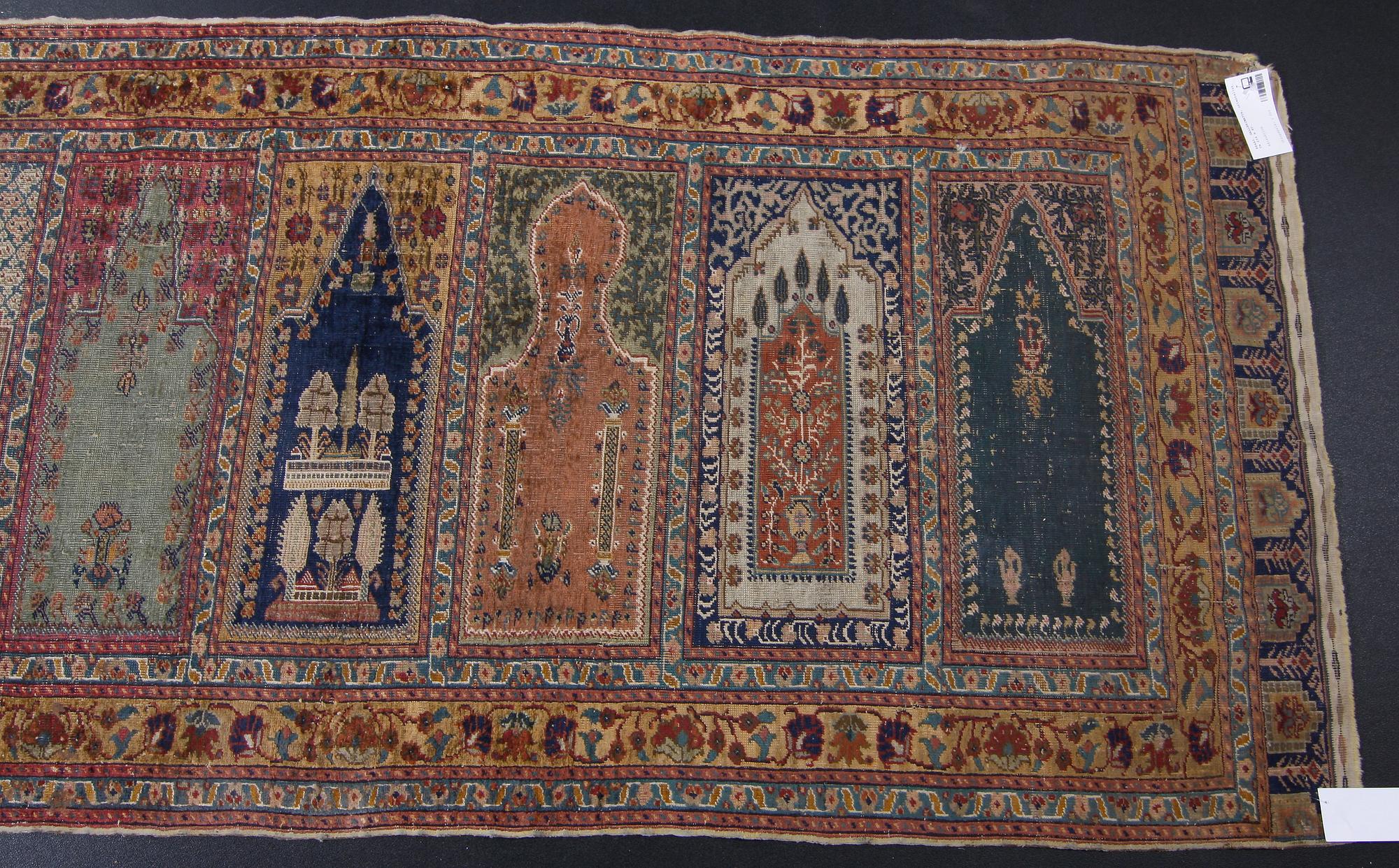 GALLERIMATTA, orientalisk. Ca 239 x 80.