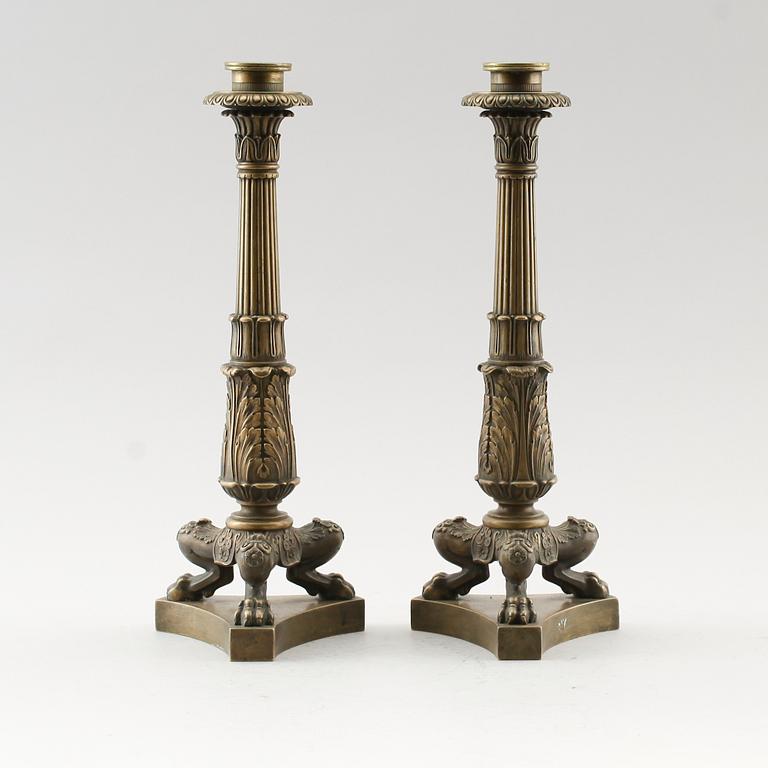 LJUSSTAKAR, 1 par, brons, senempire, omkring år 1830.