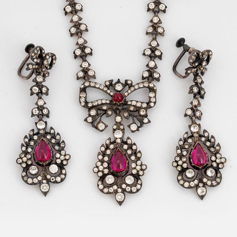 DEMI PARURE, necklace and earrings, with paste and red synthetic stone, with fitted box.