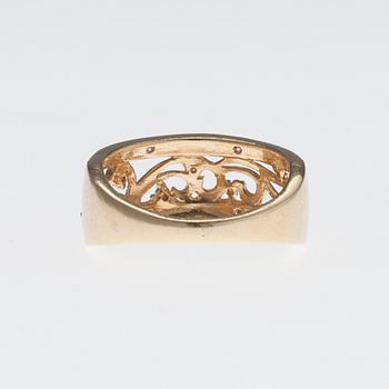 RING, 14K guld, små diamanter, tot. ca 0,10 ct. Vikt 3,1 g.