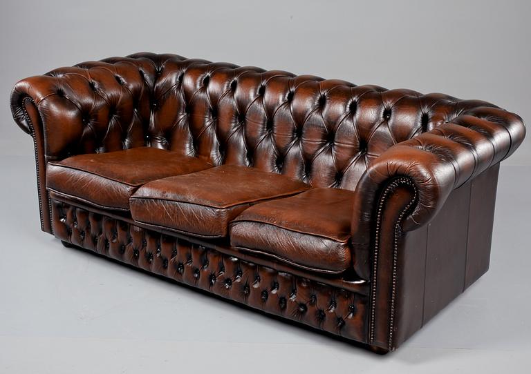 SOFFA chesterfieldmodell, Winchester Furniture, 1900-talets andra hälft.