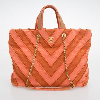 CHANEL, 'Canvas Chevron Patchwork Shopper Tote Bag', 2017.