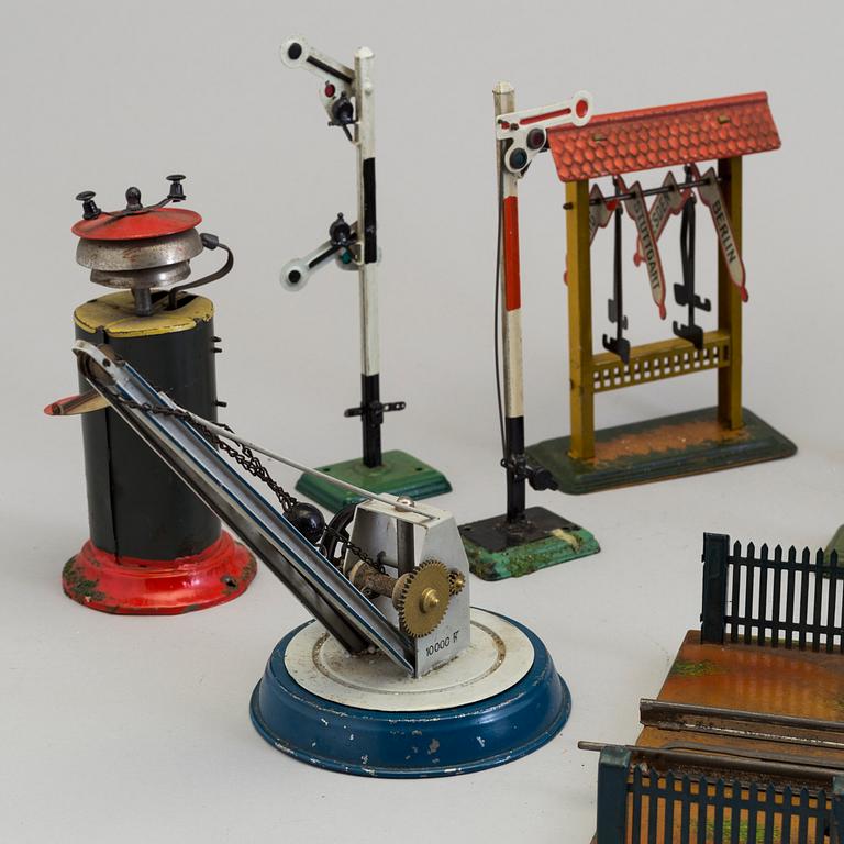 TÅGTILLBEHÖR, 16 delar, bland annat Märklin, Tyskland, 1900-talets första hälft.
