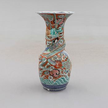 GOLVURNA, porslin, Japan, Meiji.