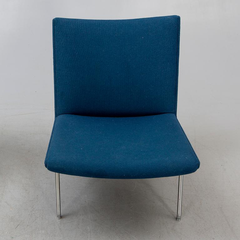 Hans J Wegner, AP40, "Lufthavnsstolen", lounge chairs, a pair, 1960s.