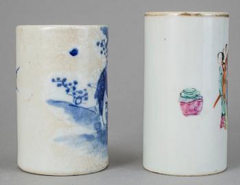 PENSELSTÄLL, 2 st, porslin, Kina, 1900-tal.