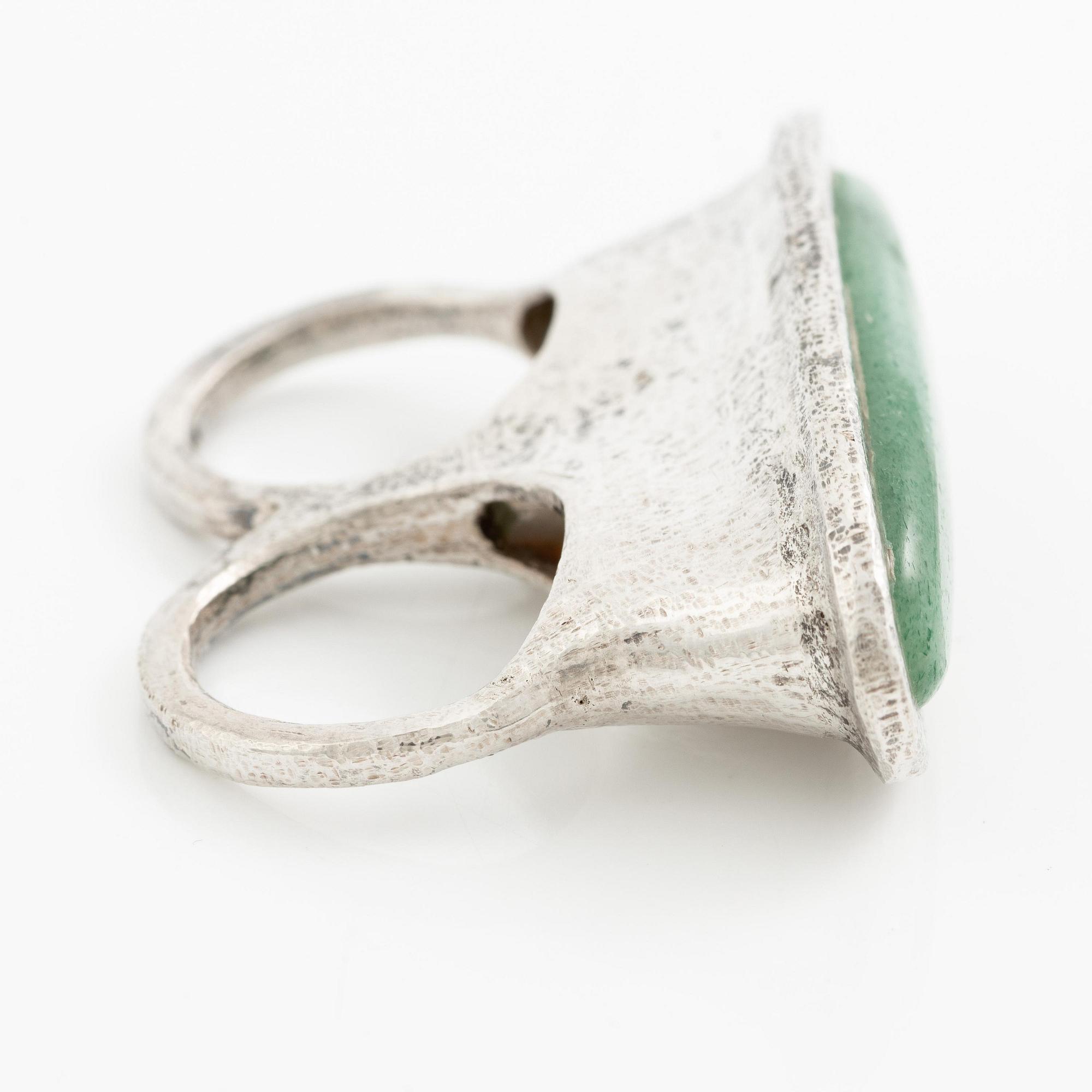 PA Lundahl-Terrs, a ring, silver with quartz, Växjö 1966.