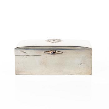C.G. Hallberg, CG Hallberg, tobacco box, silver, Stockholm 1912, with the Wijnbladh family coat of arms.
